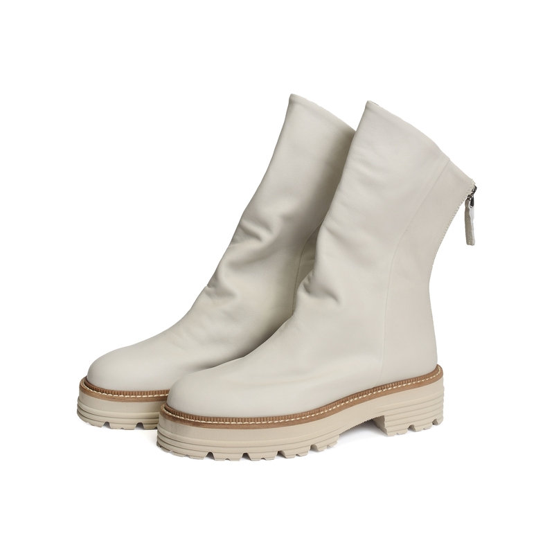 K134 Blanc, Boots Semerdjian