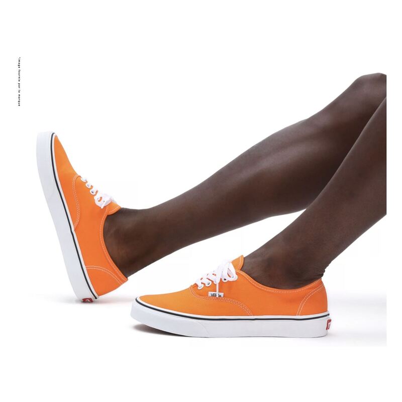 UA  AUTHENTIC Orange, Chaussures basses Vans