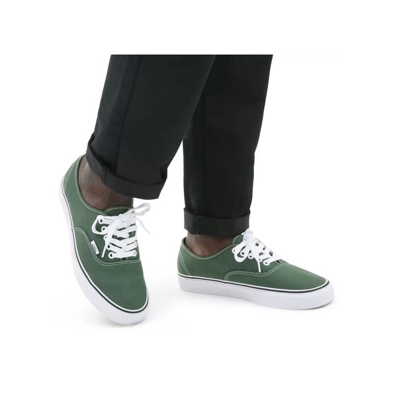 UA  AUTHENTIC Vert, Chaussures basses Vans