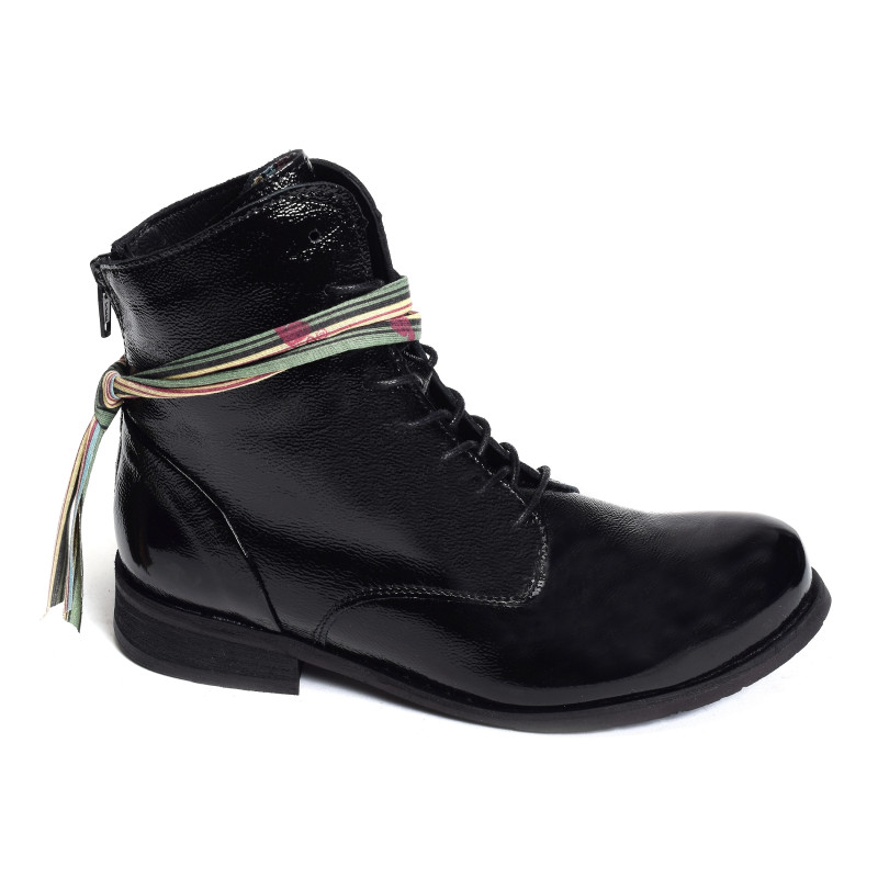 1072 Verni Noir, Boots Felmini